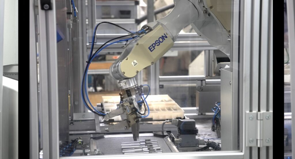 Flexible Werkstückzuführung mit Industrieroboter 1 316103 EGS Guentert Video Presse