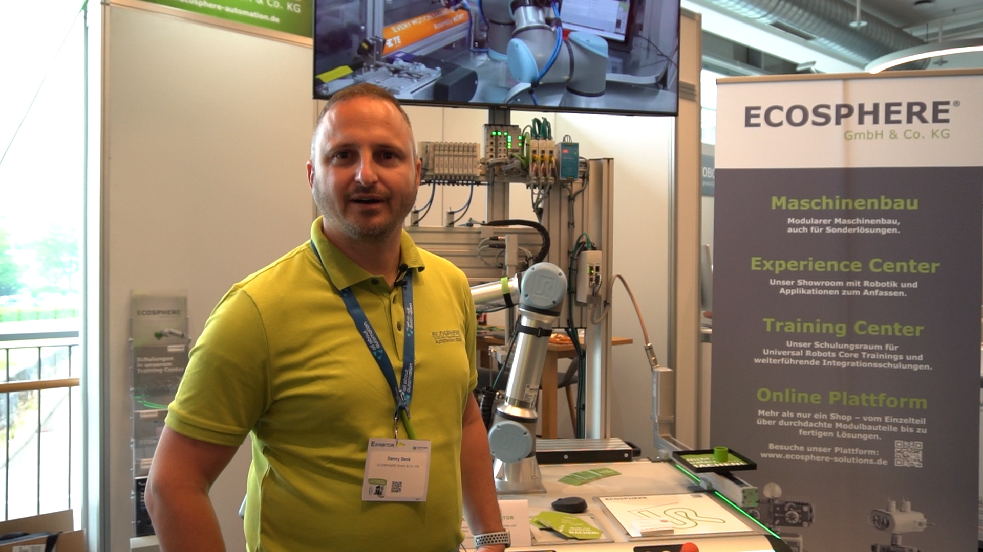 316646 Ecosphere mit Person