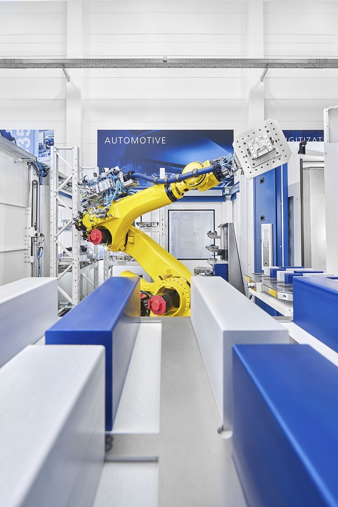 Maschinenbeschickung per Roboter und FTS 3 Automation 2