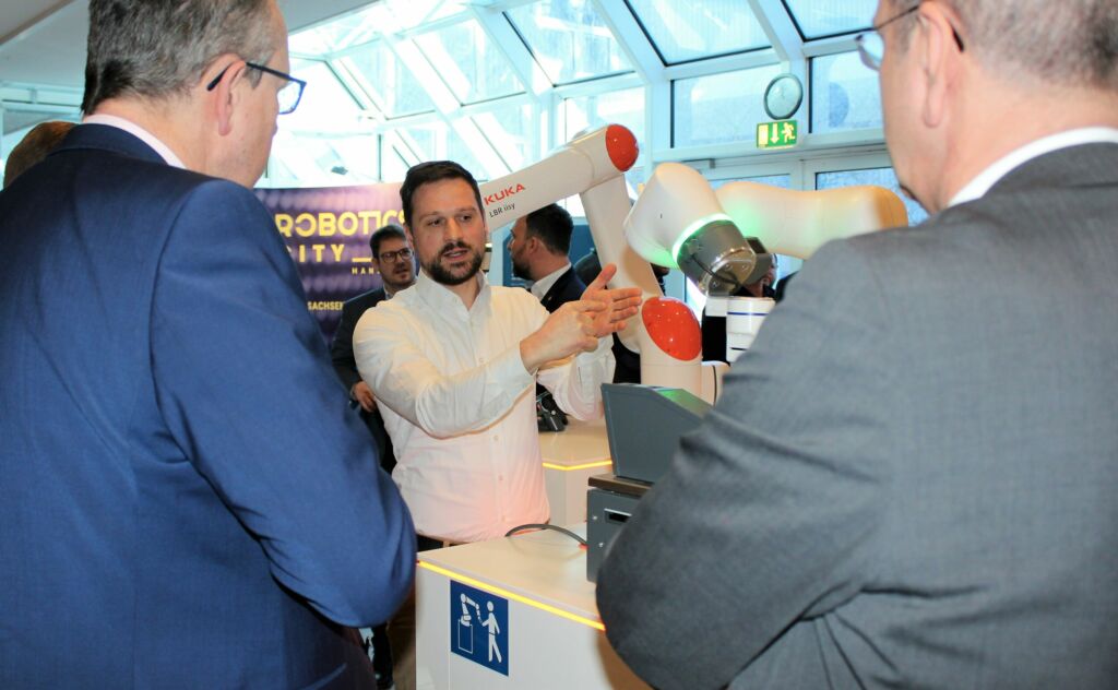 Robotics Experience Day 2024: Selbst ausprobieren und netzwerken! 1 RK23 KUKA WS 2