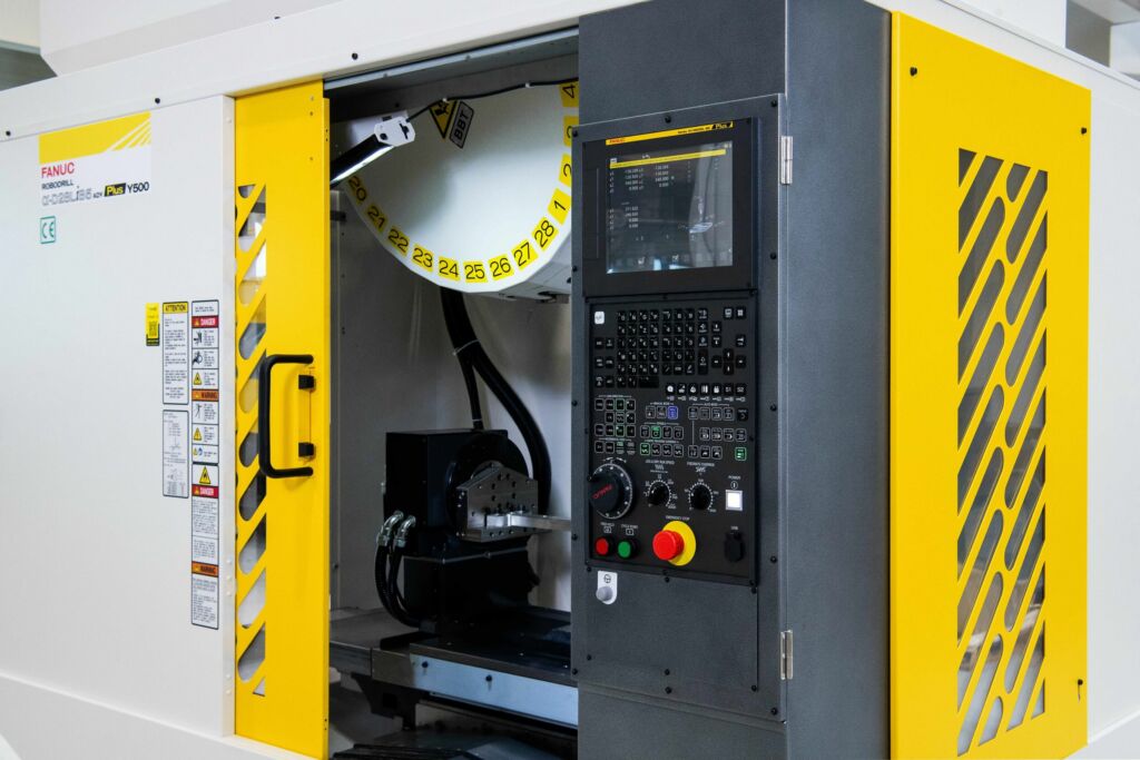 Fanuc launcht neue Robotersteuerung 1 Fanuc Robodrill Y500 maching detail 03