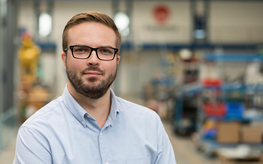 Unsere Roboterzelle ALD und andere in einem flexiblen Fertigungssystem integrierte Roboter spielen eine entscheidende Rolle zur Steigerung der Gesamtproduktivit&auml;t.
