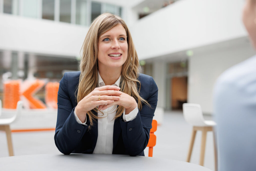 Einer der Gr&uuml;nde, warum es weniger Frauen in der Technologiebranche und dort vor allem in F&uuml;hrungspositionen gibt, sind immer noch Rollenstereotype. Sabine Brandl, Kuka