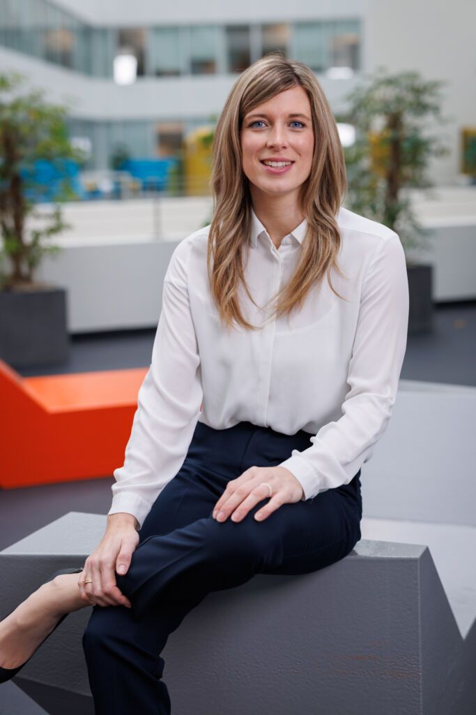 Unternehmen und Staat 
m&uuml;ssen Hand in Hand arbeiten, 
wenn wir den gro&szlig;en Teil der Frauen, 
die aufgrund der Umst&auml;nde 
gezwungen sind, in Teilzeit zu arbeiten, 
wieder mehr in den Arbeitsmarkt 
integrieren wollen.

Sabine Brandl, Kuka