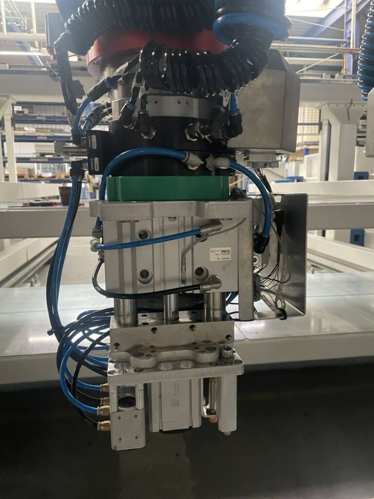 Hohe Dynamik, großer Durchsatz, geringer Energieverbrauch 4 Jeder Pick-Kopf ist mit verschiedenen pneumatisch geschalteten Magneten ausgestattet, die sich einzeln, in Gruppen oder auch alle zusammen aktivieren lassen.