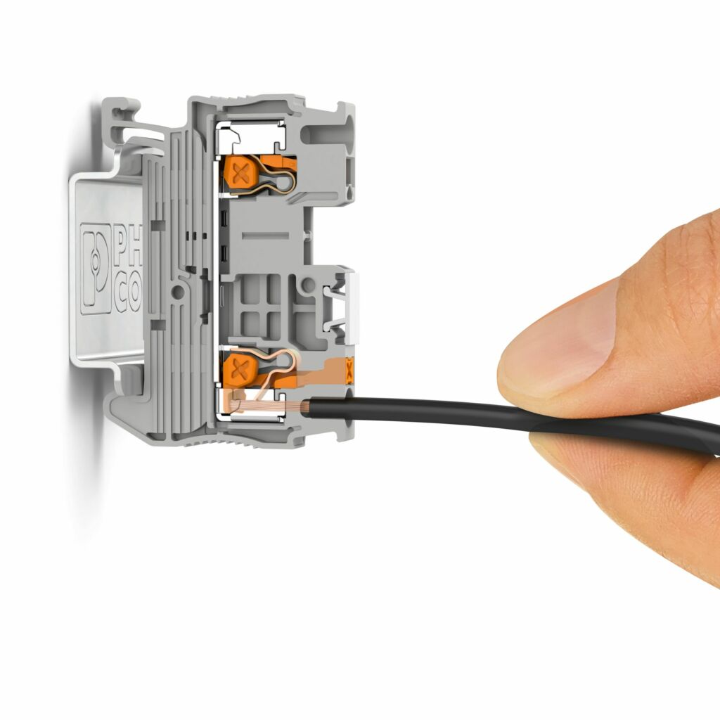 Höhere Verfügbarkeit und Effizienz 2 Die Push-X-Anschlusstechnik verringert die
Verdrahtungszeit bei gleichzeitig robuster Verbindung.