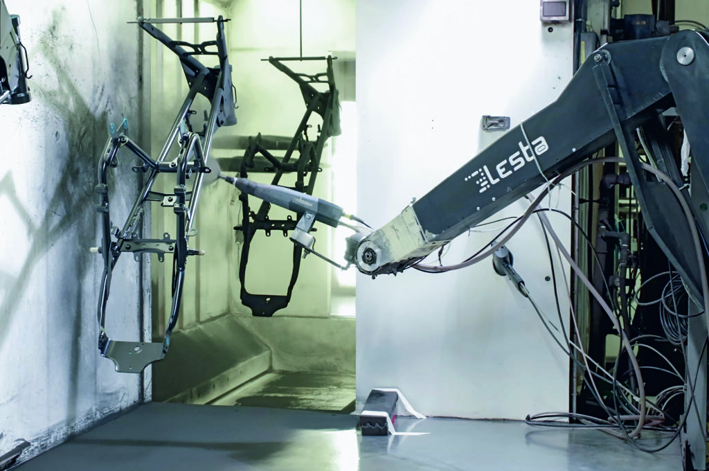 Wie vom Meister lackiert 1 Mit Twincat 3 und der Antriebstechnik von Beckhoff realisiert der italienische Roboterhersteller Lesta unterschiedliche Lackieranlagen.