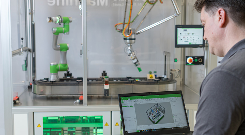 Roboter für nachhaltige Fabriken 5 998 23285515 LEXIUM MC12 and Multi 20241023131217