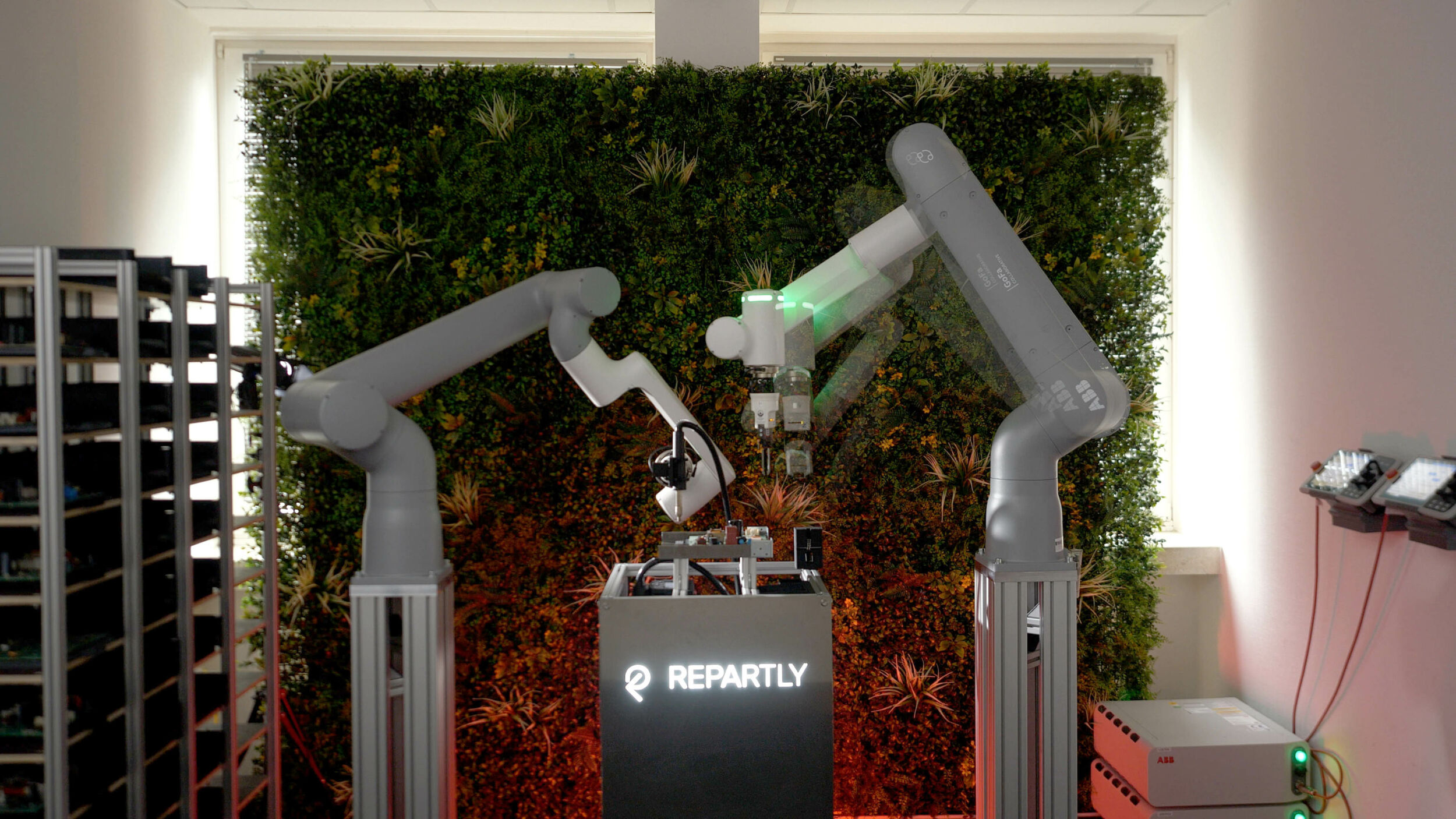 ABB-Cobots recyceln Elektroschrott 2 241121 ABB Robotics Referenz Repartly 1