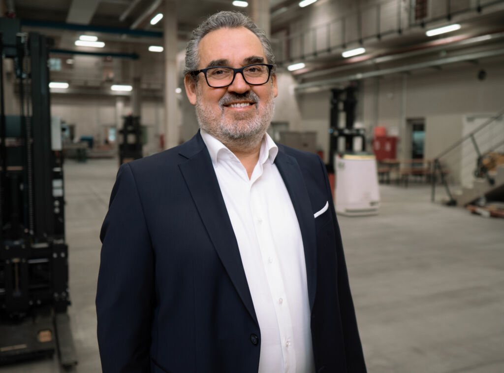 Intelligent, fahrerlos und unermüdlich 3 329789 328215 HUF EK Robotics FTS plus AMR dhf 07 2024