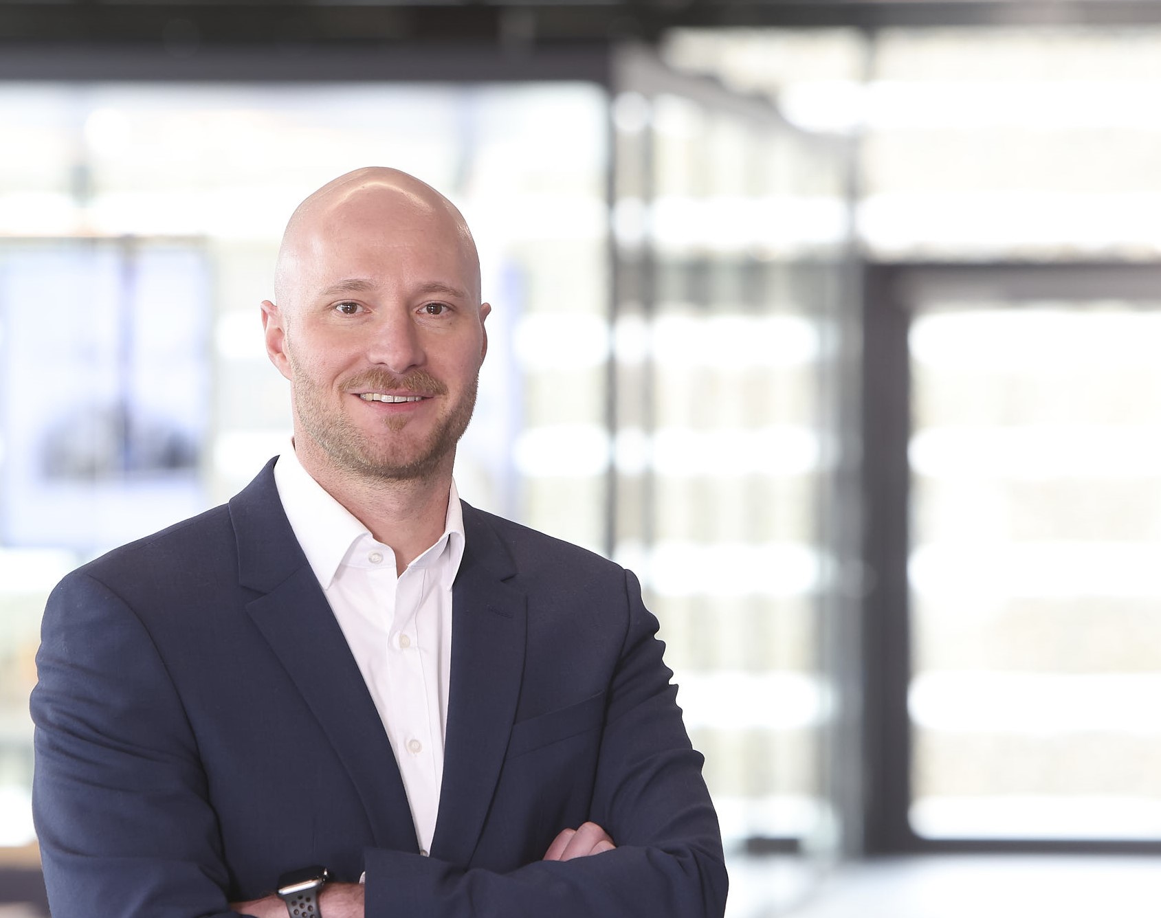 "Automatisierung so einfach und flexibel wie möglich" 6 Der neue Zentrischgreifer EZU wurde entwickelt, um eine möglichst breite Teilevarianz in der flexiblen Fertigung zu verarbeiten. Oliver Herbrik, Schunk