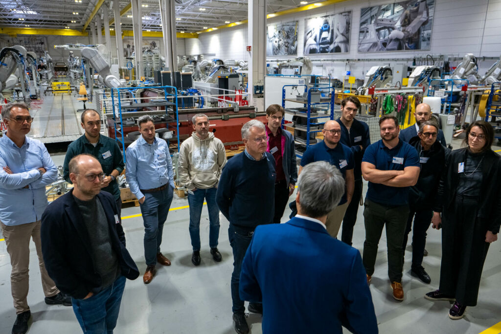 Forschungsprojekt zur KI-Entwicklung für die Konfiguration von Roboterzellen 1 DURR RoX 1083872