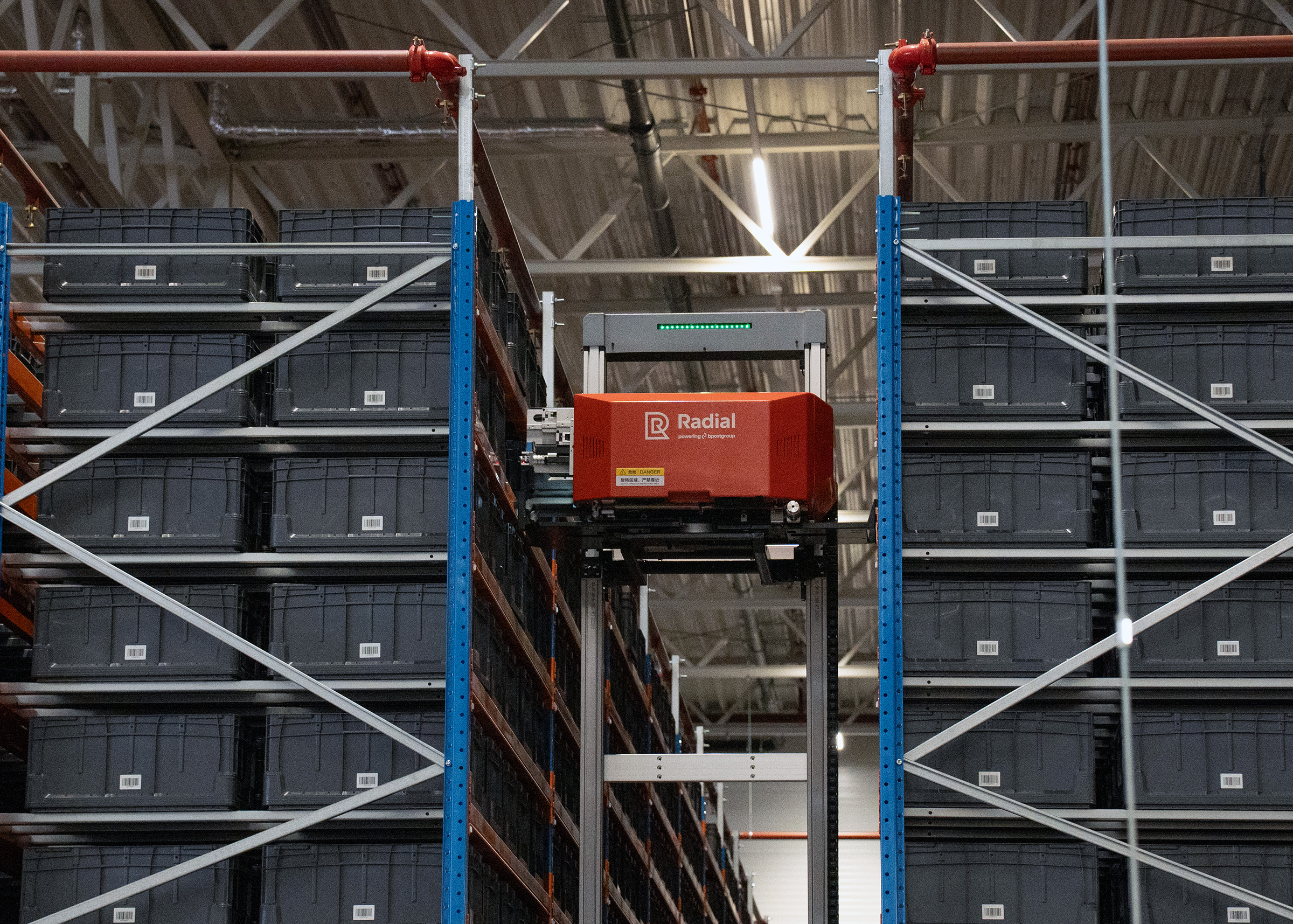 Dematic präsentiert auf der Logistics & Automation in Zürich unter anderem die Bin-to-Picker-AMR-Lösung, die beim 3PL-Modeanbieter Radial in Groningen im Einsatz ist.