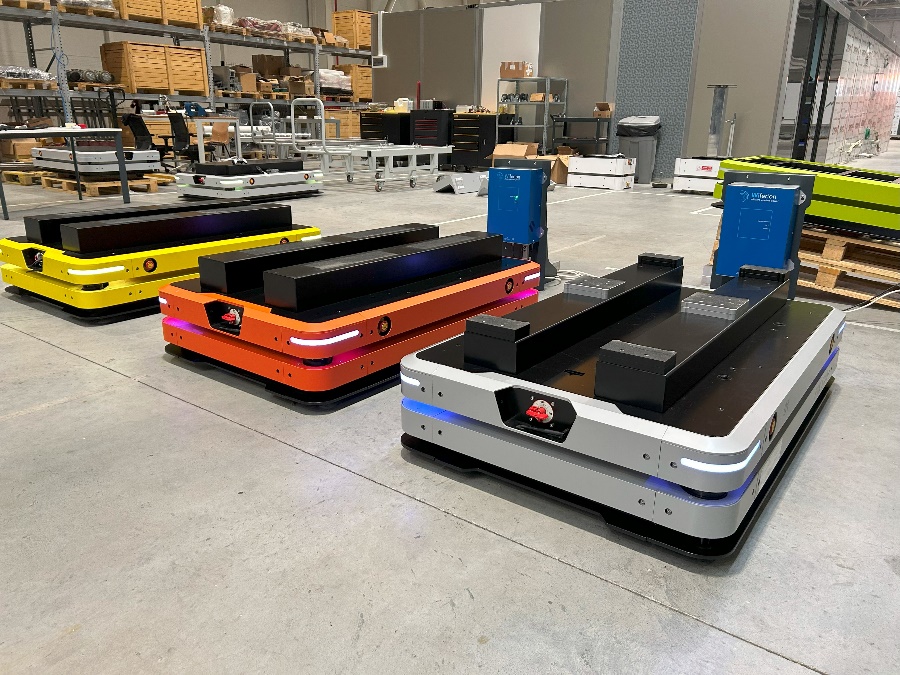 Flexibilität in der Intralogistik mit AMR 10 Wiferions induktives Ladesystem für die neue Generation intelligenter und autonomer Robotersysteme erfordert keine großen baulichen Veränderungen.