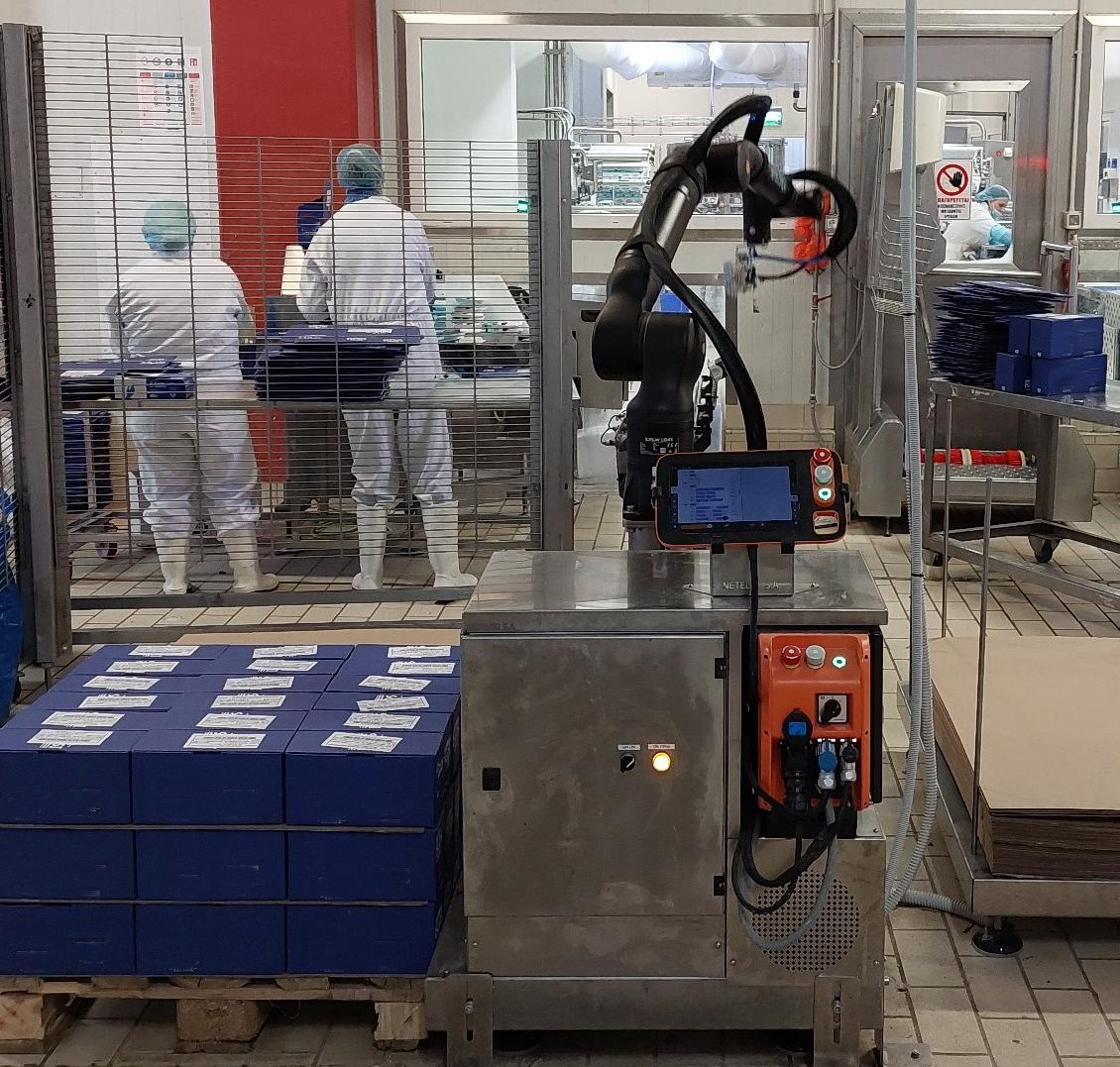 Die Palettierlösung mit Cobot und kleinem Footprint konnte direkt in die bestehende Produktion des Käseherstellers integriert werden.