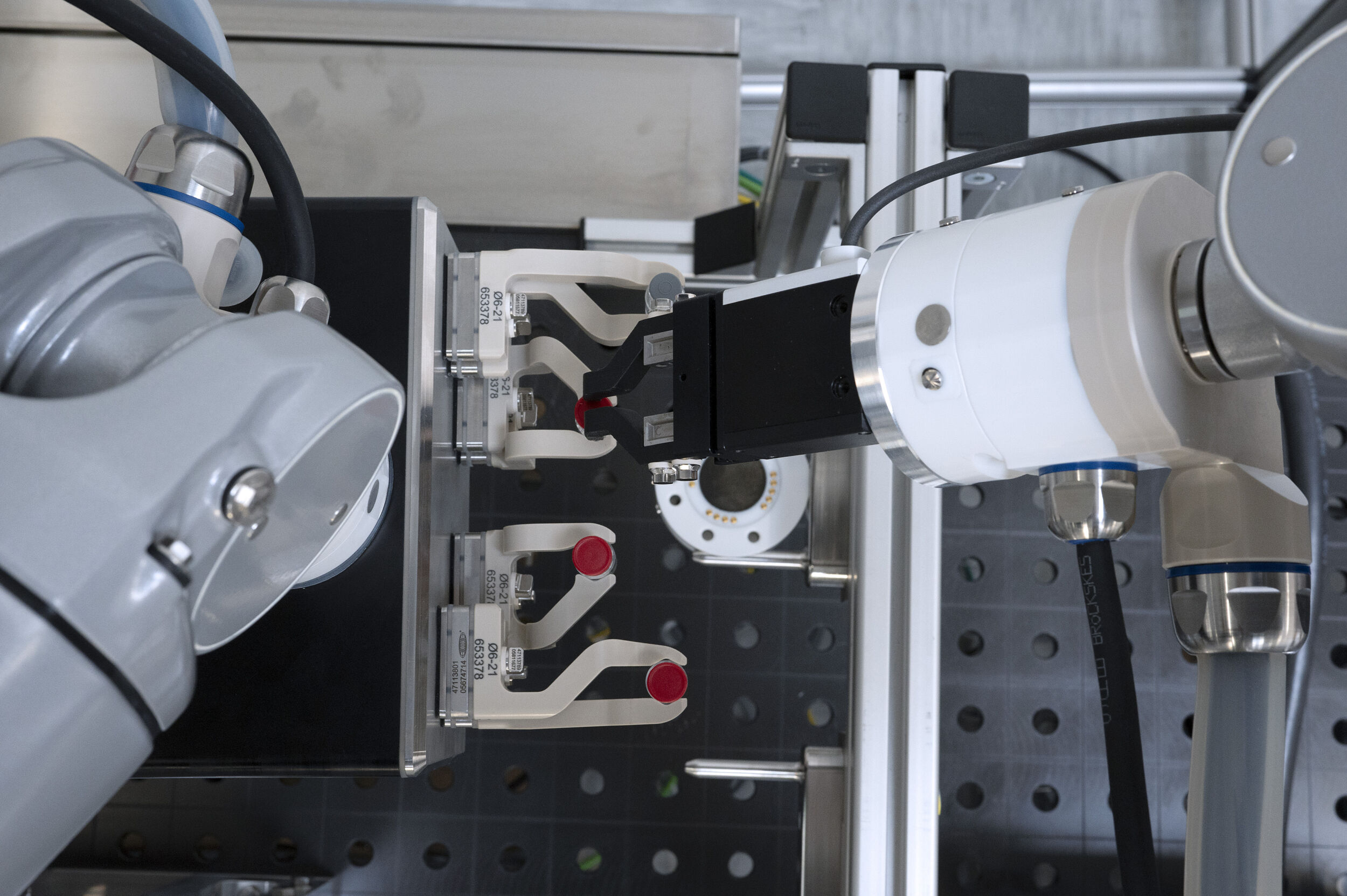 Der aseptische Werkzeugwechsler der Zimmer Group soll den Weg frei machen für automatisierte Maschinenkonzepte in der Pharmaindustrie.