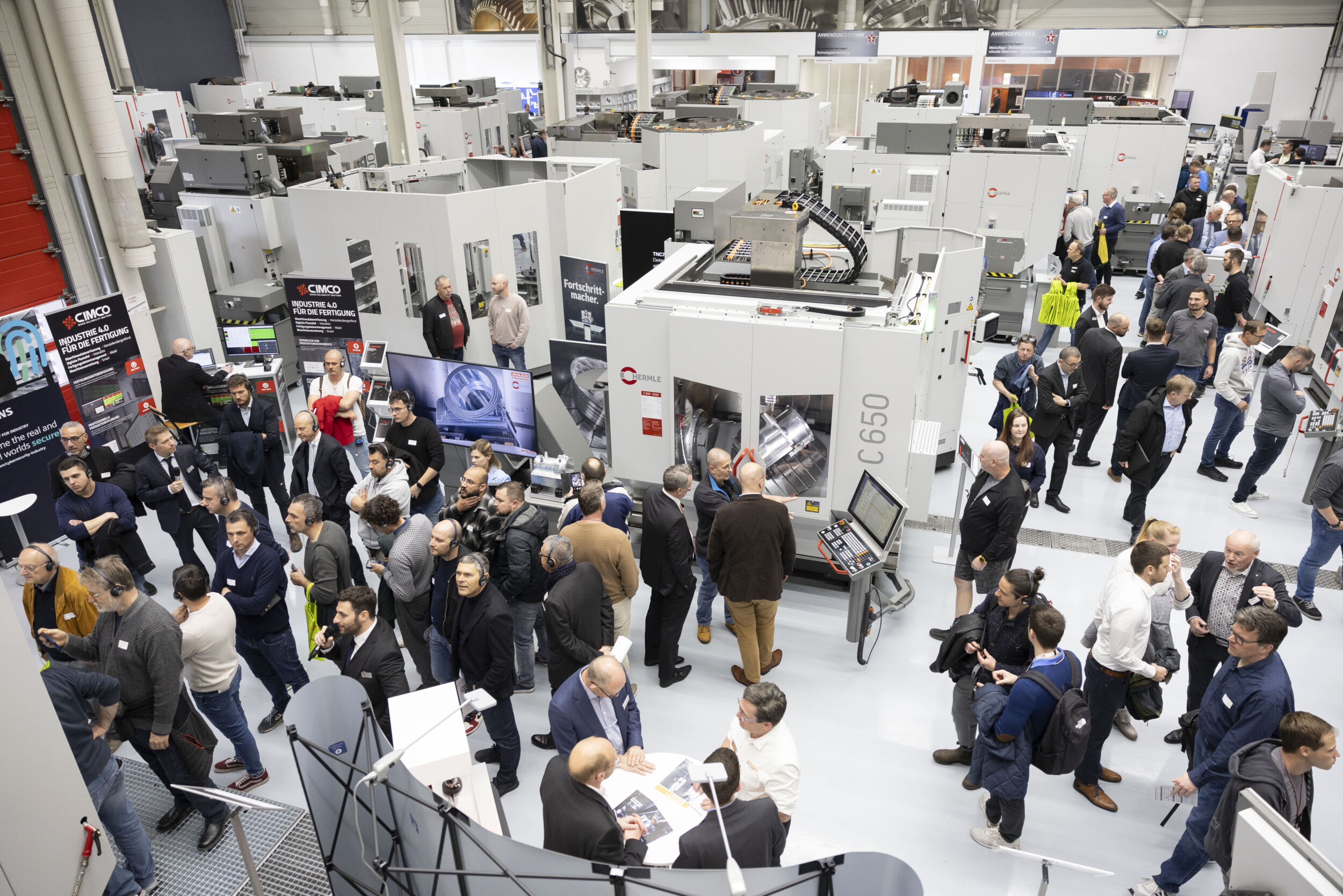 Hausausstellung bei Hermle: Fokus auf Automation 2 isses HERMLE Openhouse 2024 S9A1224