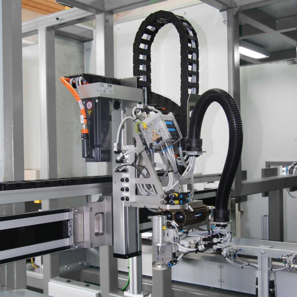 Applikationsbeispiel: Klassisches 2-Achs-Positioniersystem mit Zahnriemen- und Spindelachse