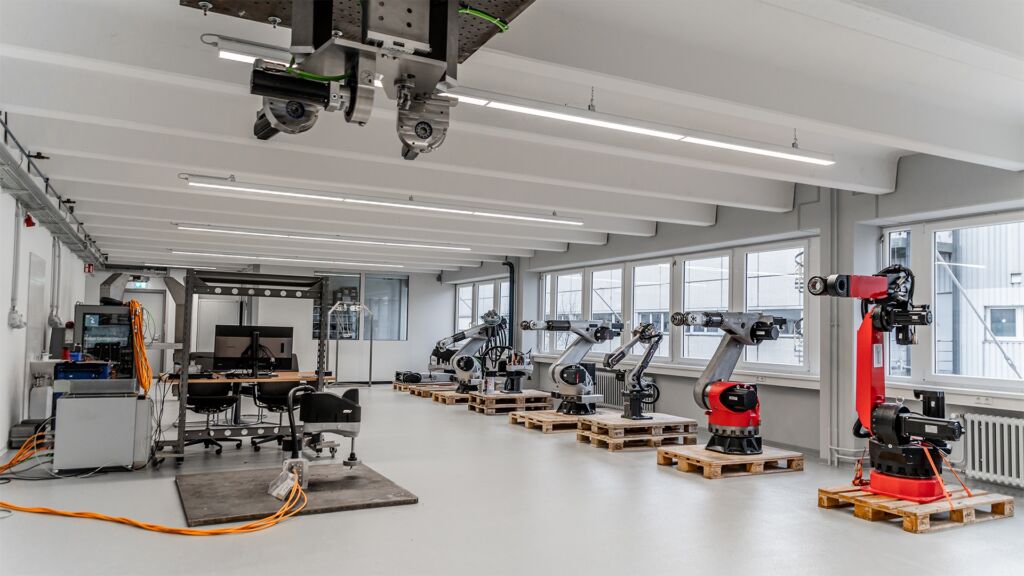 Steuerungsunabhängige Robotik 3 Am Stammsitz in Willstätt verfügt Autonox nicht nur über ein Entwicklungslabor, sondern auch über ein Application Center für Kunden.