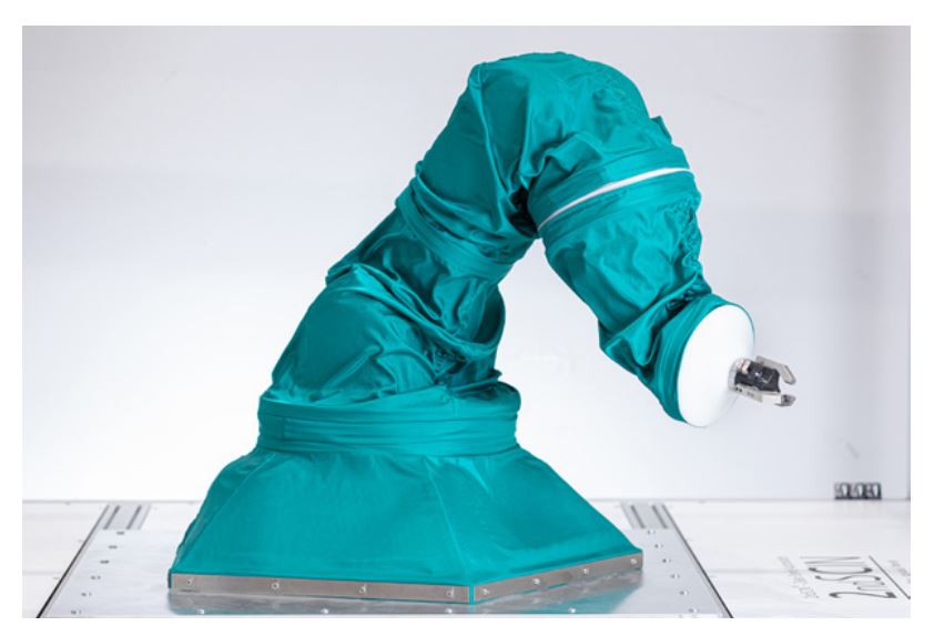 2ndSCIN ist eine Schutzumhüllung für Roboter und andere Automatisierungskomponenten, die in einem Reinraum zu Einsatz kommen sollen