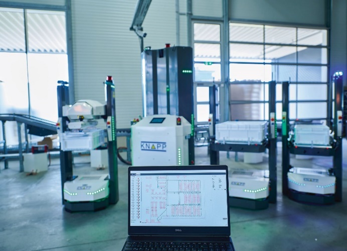 KiSoft FCS ermöglicht die Kontrolle von Open Shuttles und manuellen Flurförderzeugen in einem System. Auf der Automatica 2025 können Besucher die Software live testen.