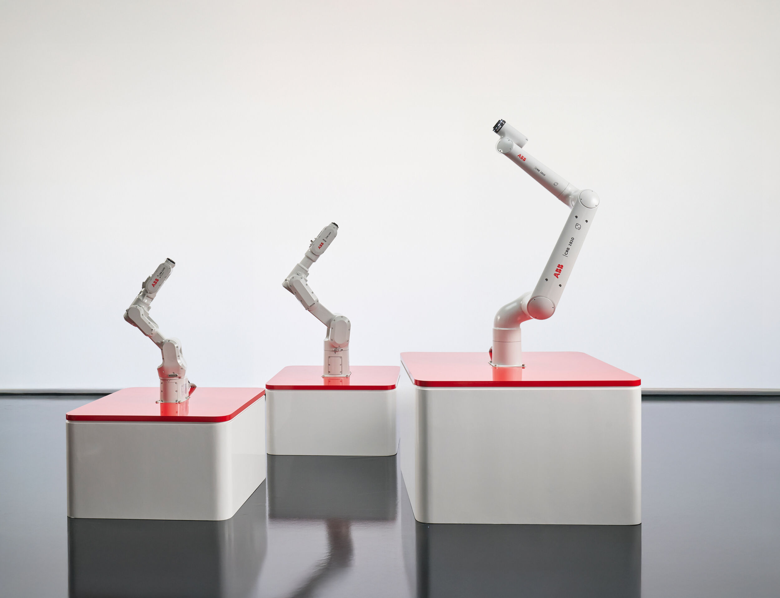 ABB erweitert sein Portfolio um drei neue Roboterfamilien und stärkt damit seine Position in Chinas wachsendem Markt für fortschrittliche Fertigung. Von links: Lite+, IRB 1200 (neue Generation) und PoWa