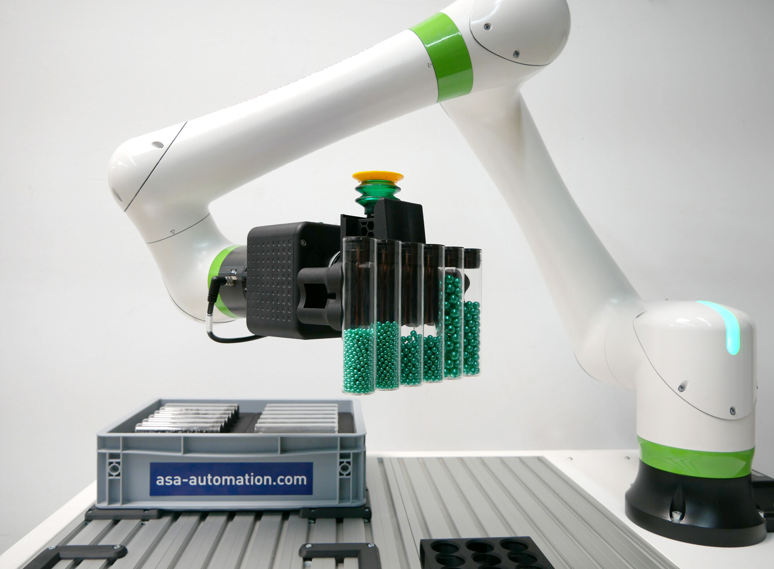 Zweifach-Greiferanwendung für den Pharmabereich 2 ASA Automation Automatica 3 2025 bearbeitet