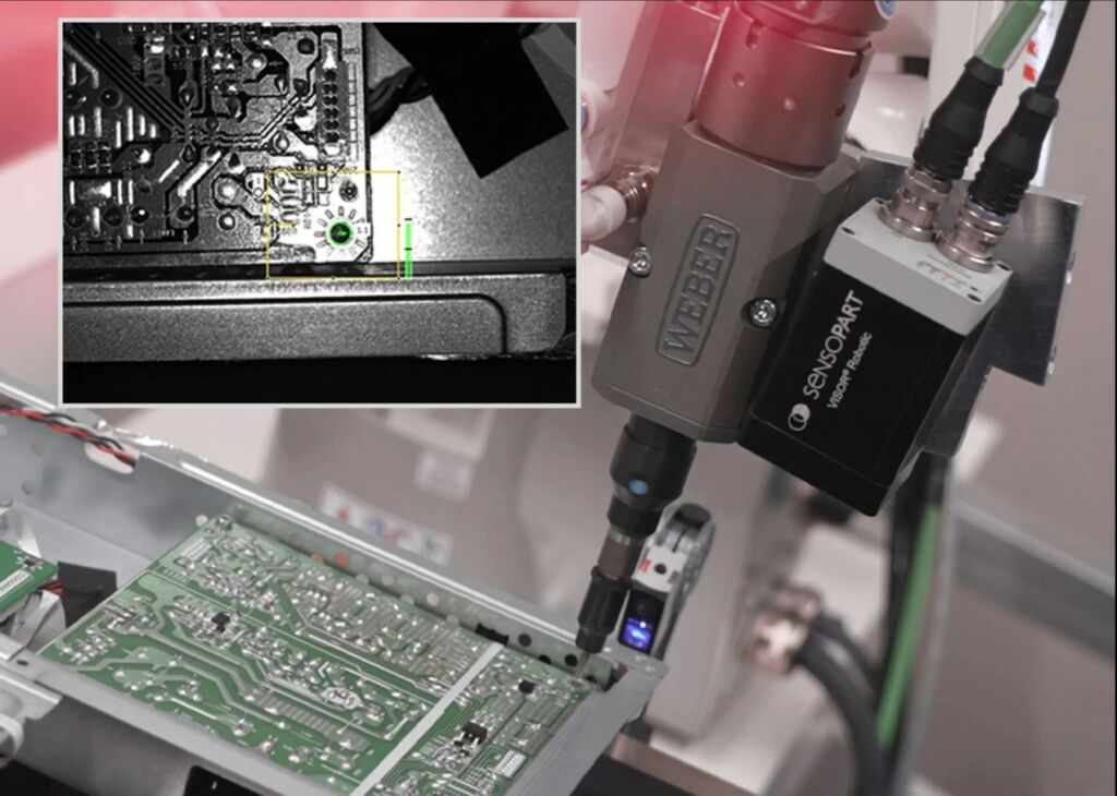 Automatisiertes Verschrauben von elektrischen Bauteilen 1 sensor