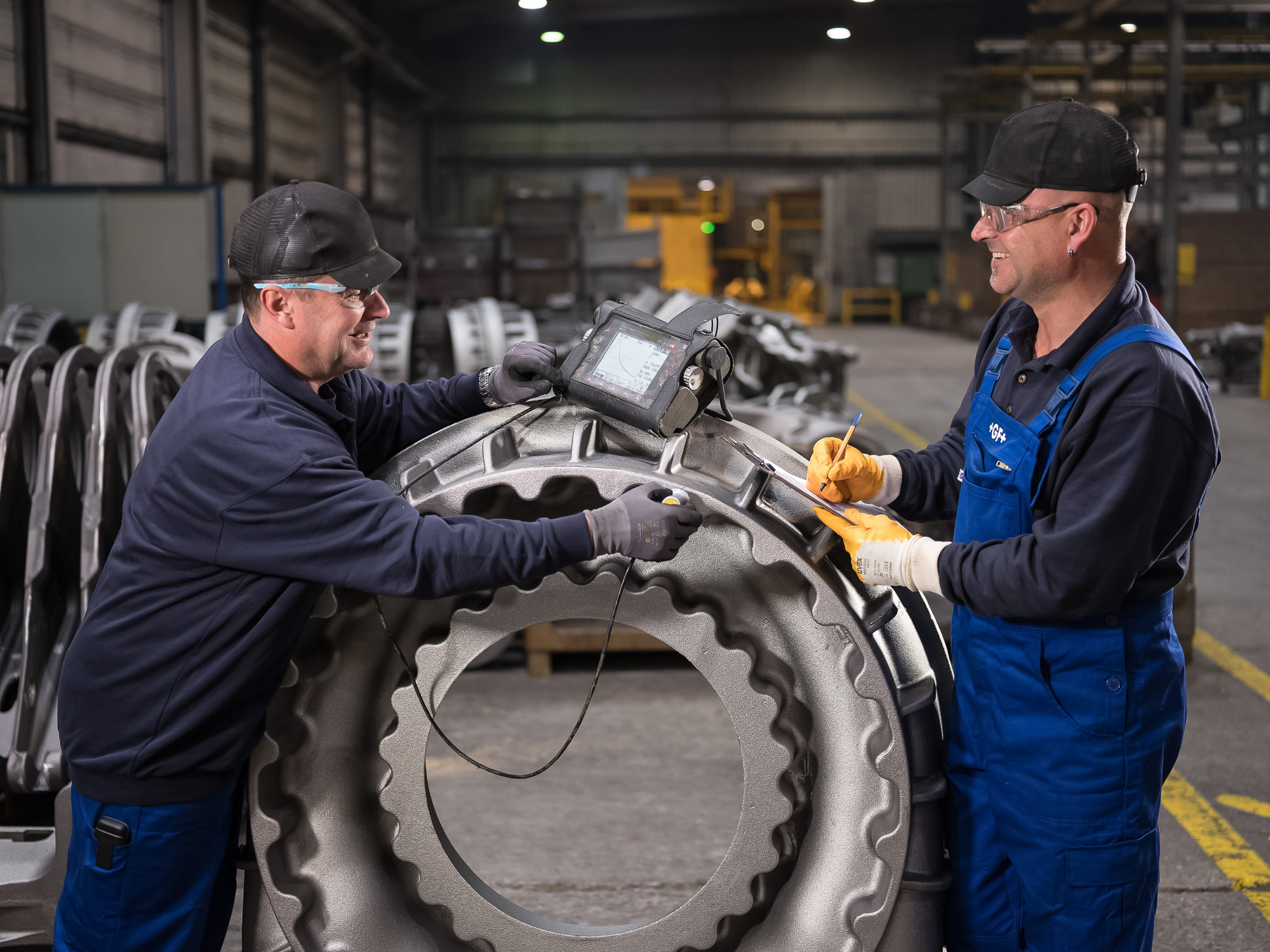 Die Strukturteile aus Eisenguss werden für erneuerbare Energieanlagen und Baumaschinen sowie für land- und forstwirtschaftliche Maschinen genutzt.