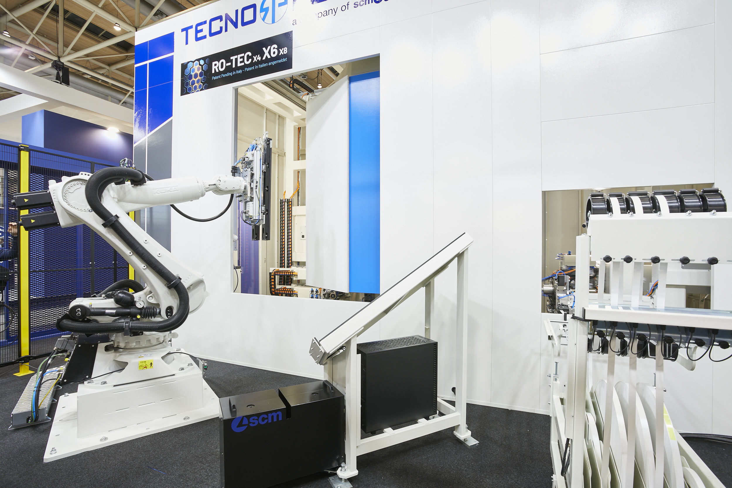 Einen ersten Blick auf das Karussellprinzip von Ro-Tec X6 erhaschten Besucher auf der diesjährigen Ligna. Für das System hat Tecno Logica Technik aus der Automobilindustrie auf die Kantenbearbeitung übertragen.