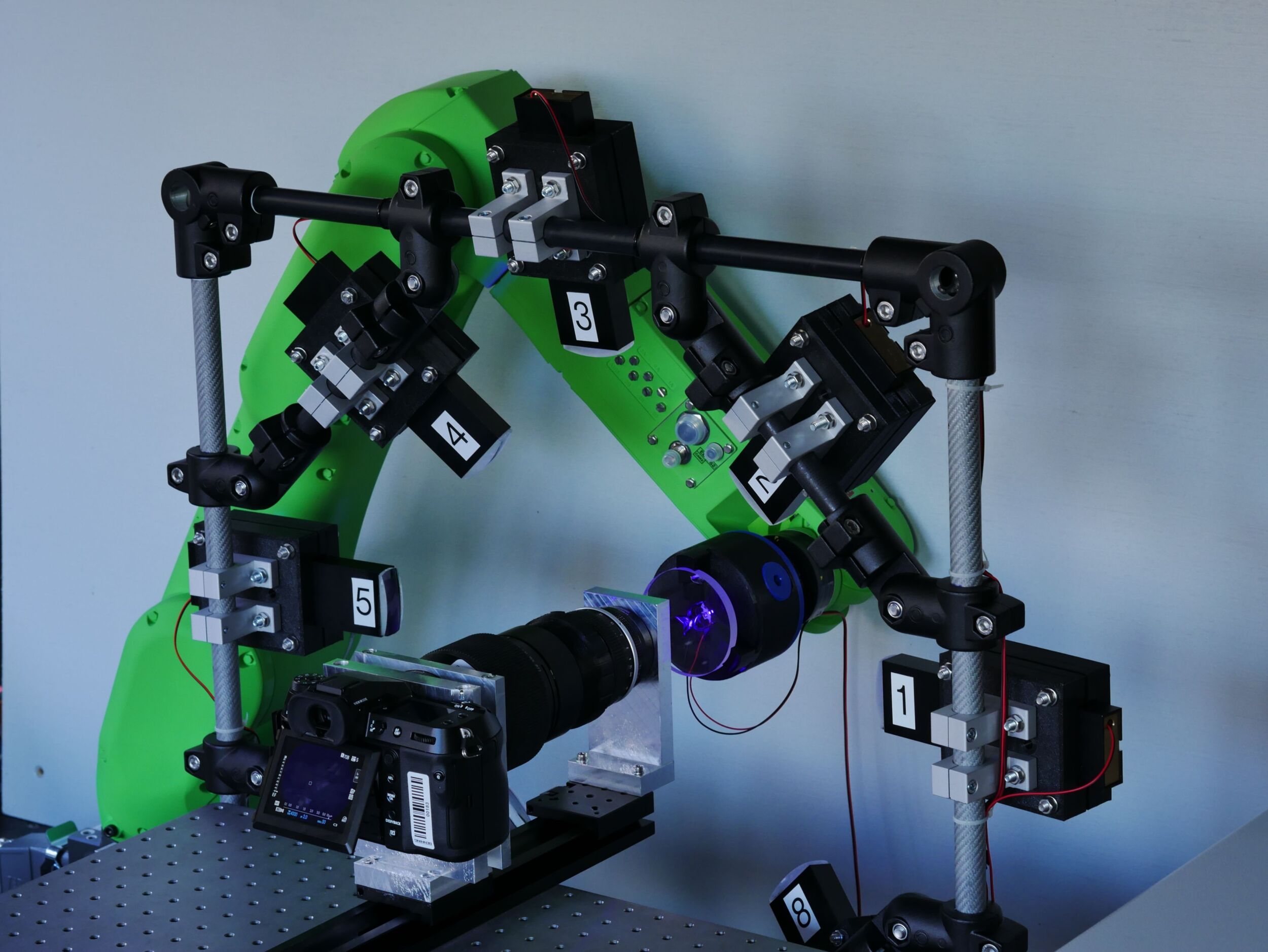 Das vollautomatische RIO-SIO System erkennt und unterscheidet Fehler und Verschmutzungen.