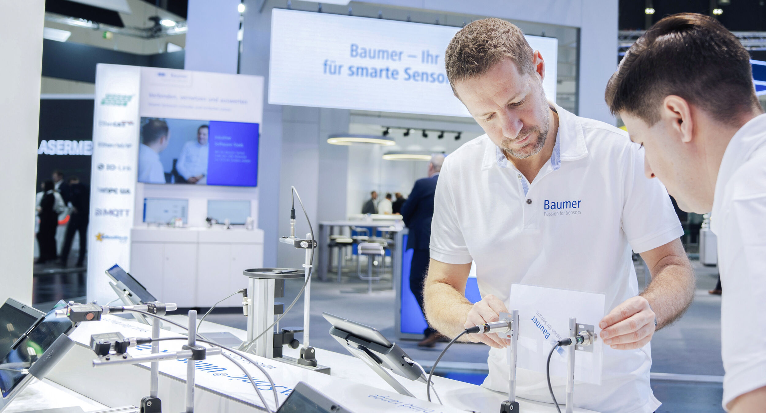 Präzise Distanzmessung 6 In praxisorientierten Hands-on-Sessions erfahren Teilnehmer in dem Baumer Workshop, welcher Sensor zu welcher Applikation passt und wie man diese Sensoren einfach parametriert.