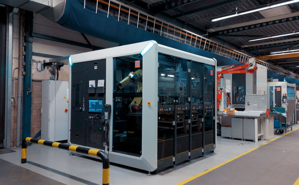 Standard individualisiert 1 Die SRZ-Entgratzelle
im Einsatz bei JBT Marel