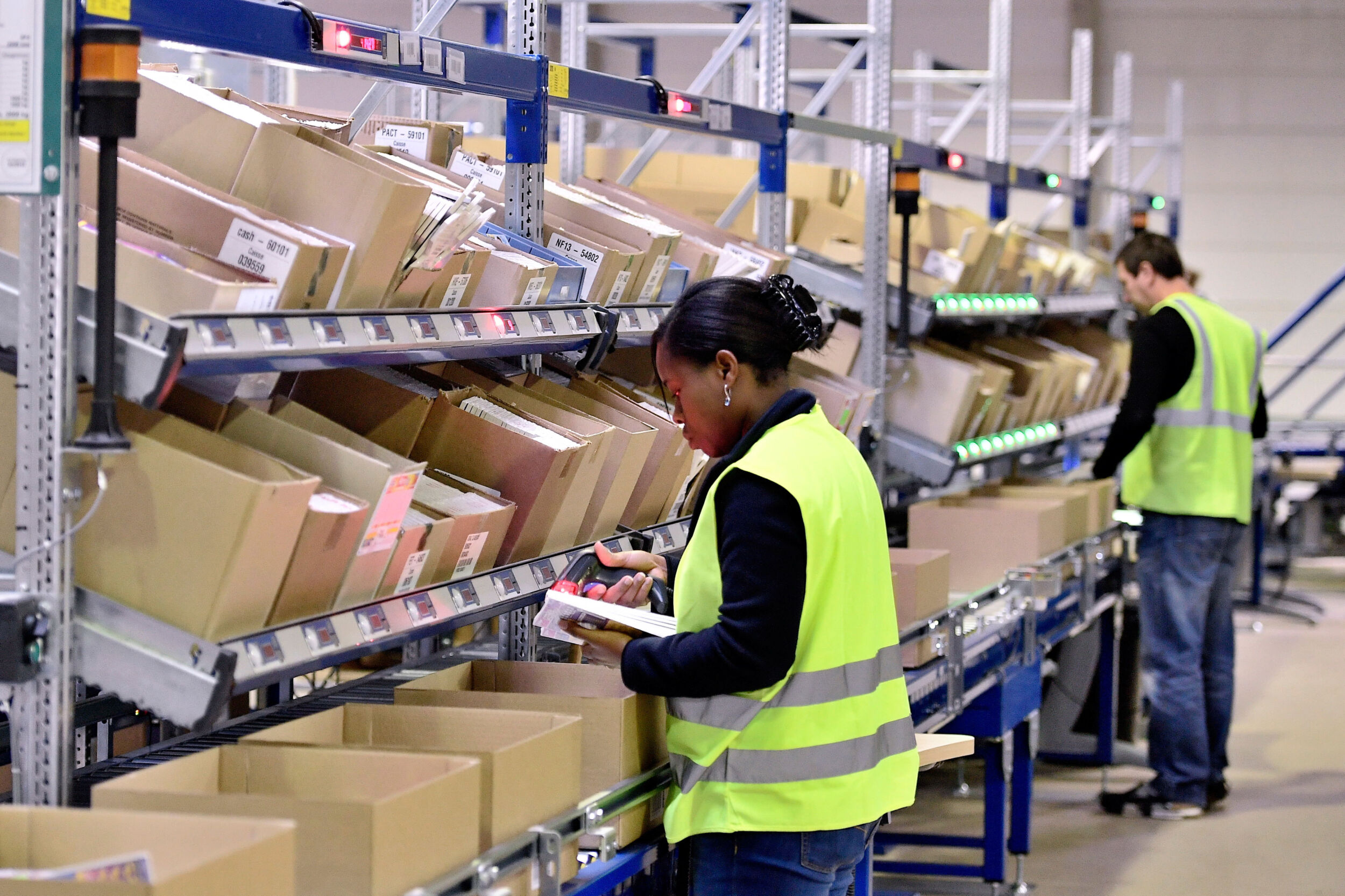 Lichtgeführte Kommissionierung 10 web 375987 KBS Industrieelektronik 2 Kommissioniersysteme dhf 08 2025