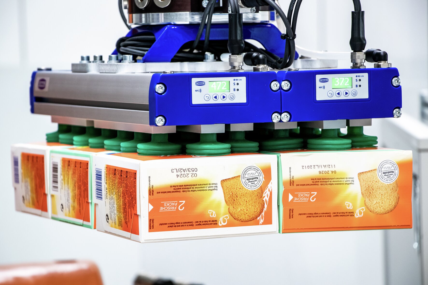 Energieeffiziente Flächengreifer 2 Die Vakuum-Flächengreifsysteme FA-X / FA-M handhaben unterschiedliche Werkstücke präzise und sehr energieeffizient.