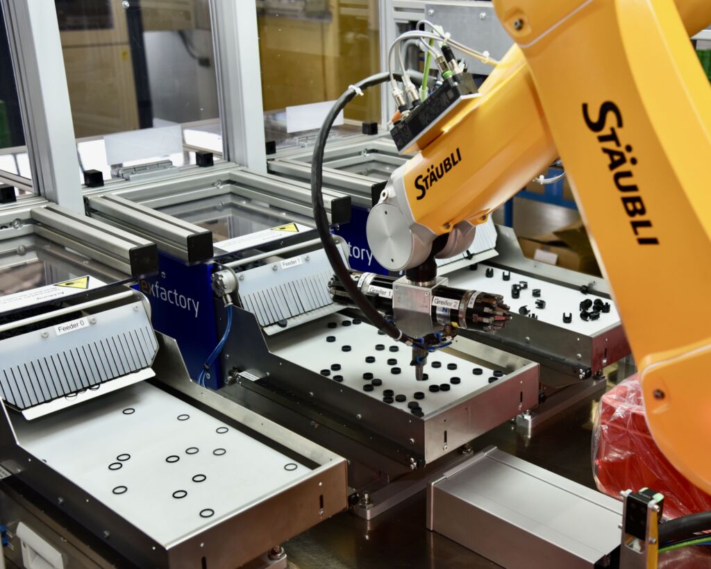 Roboterzellen für die Vormontage von Restdruckhalteventilen 1 AigoTec25 IKH 3338