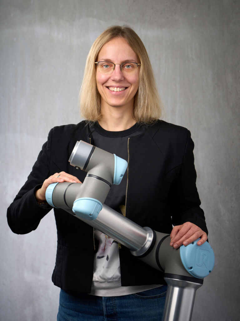 021222 Susanne Noerdinger Universal Robot s 1