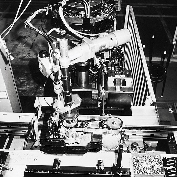 Frühes Beispiel einer computergestützten Produktionsausrüstung (CAME) von Yamaha