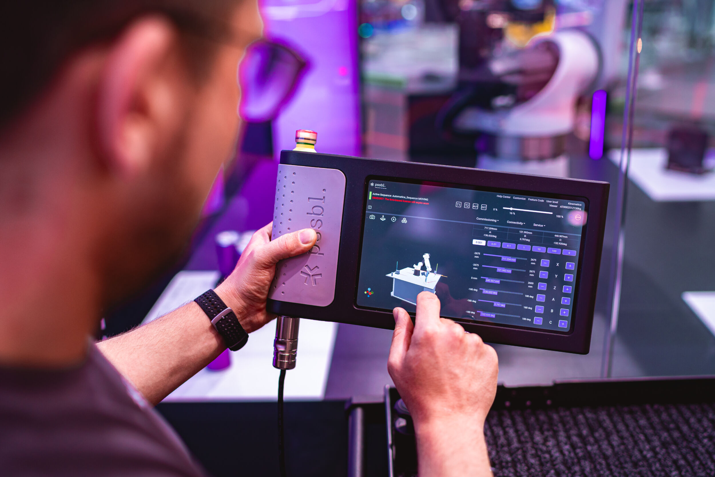 pssbl. Robotics bietet eine grafische Oberfläche, die es auch weniger versierten Anwendern ermöglicht, Roboterachsen, Funktionen und Peripherie intuitiv zu parametrieren.