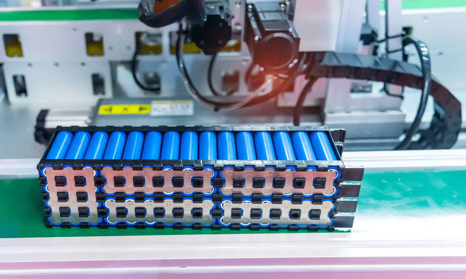 Die Batteriekonstruktion steht bei Roboteranlagen selten im Mittelpunkt - doch sie ist der entscheidende Faktor für Zuverlässigkeit.