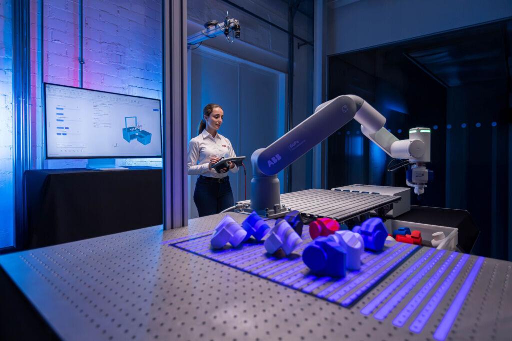 Mit OmniCore EyeMotion k&ouml;nnen OmniCore-gesteuerte Roboter ihre Umgebung mithilfe von Drittanbieter-Kameras oder -Sensoren erkennen und sich in Echtzeit anpassen. 