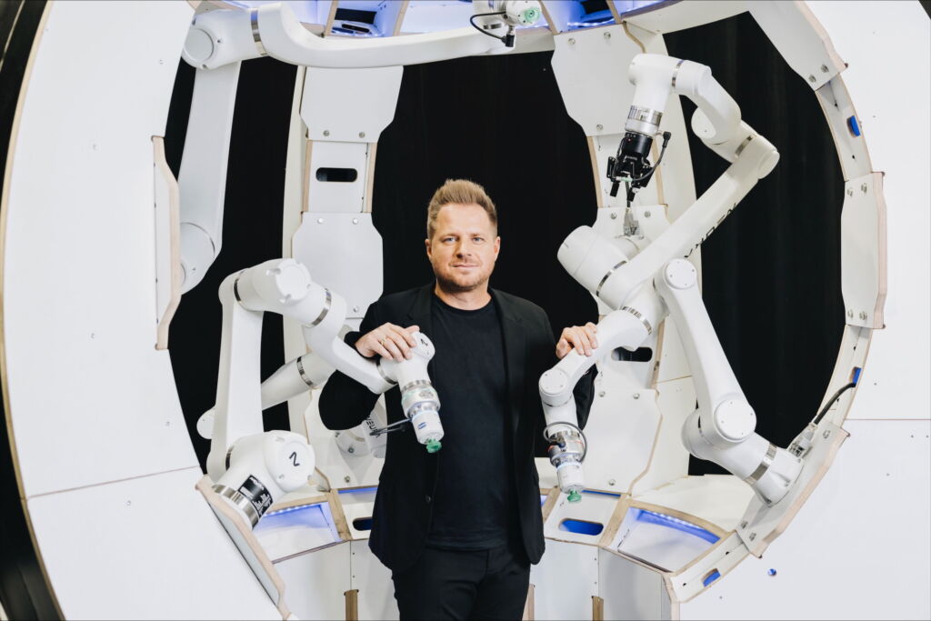 Humanoide oder AMR? Oder beide? 2 Wir planen, ab 2026 unseren humanoiden Roboter, den 4NE1, für den
breiten Einsatz auf den Markt zu bringen.
David Reger, Neura Robotics