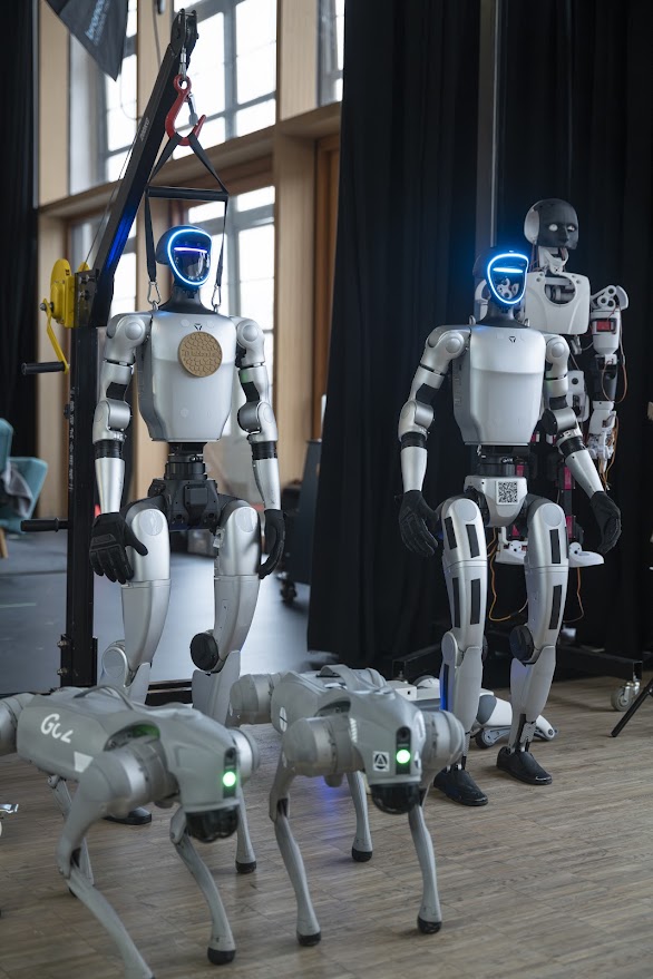 Roboter stehen für Innovationskraft, Zukunftsorientierung und technologische Offenheit. Humanoide Roboter nehmen dabei eine besondere Rolle ein. Sie fungieren nicht nur als funktionale Systeme, sondern als emotionale Schnittstelle zwischen Technologie und Mensch.