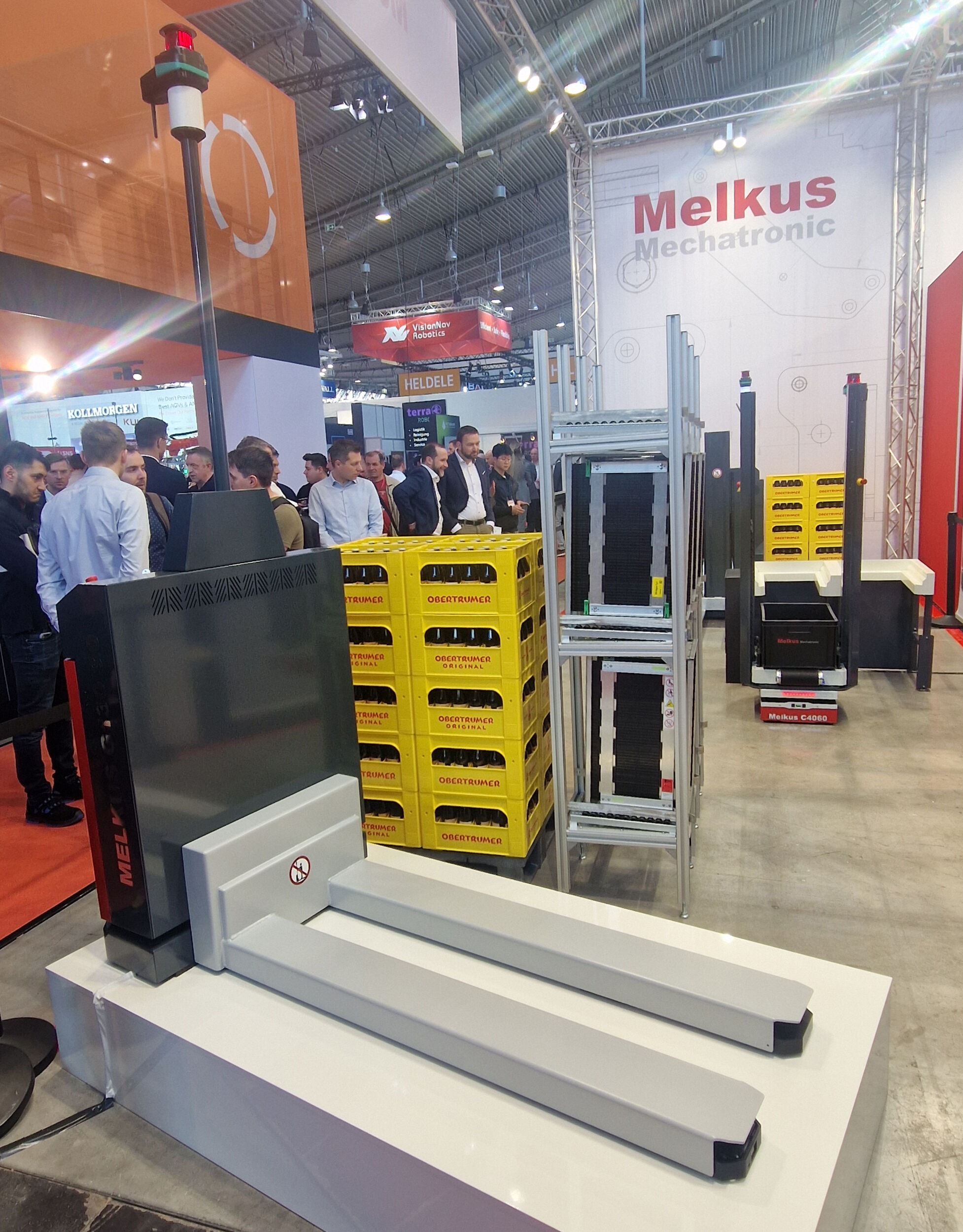 Flexible FTS-Lösungen mit hoher Verfügbarkeit 3 LogiMAT Nbr 01