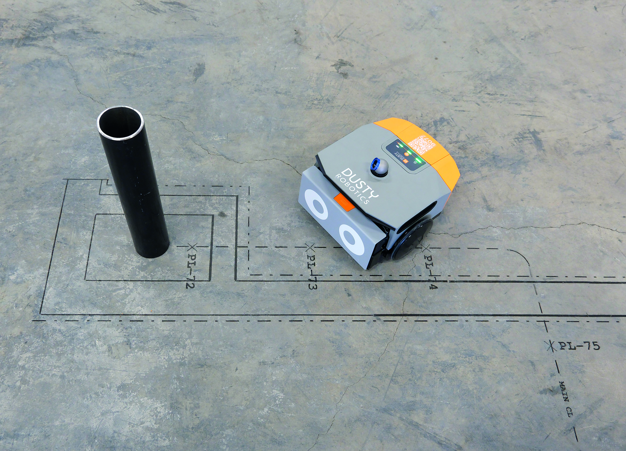Der FieldPrinter-Roboter übersetzt das 3D-Modell eines Gebäudes in 2D-Zeichnungen auf dem Boden und vermeidet so fehlerhafte Layouts, Nacharbeiten und Verzögerungen in der Produktion.