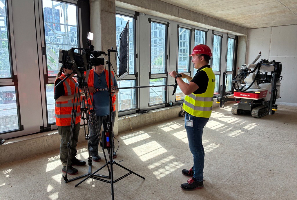 Bauroboter bohrt 16.000 Löcher auf Großbaustelle 1 419384 Bild 1