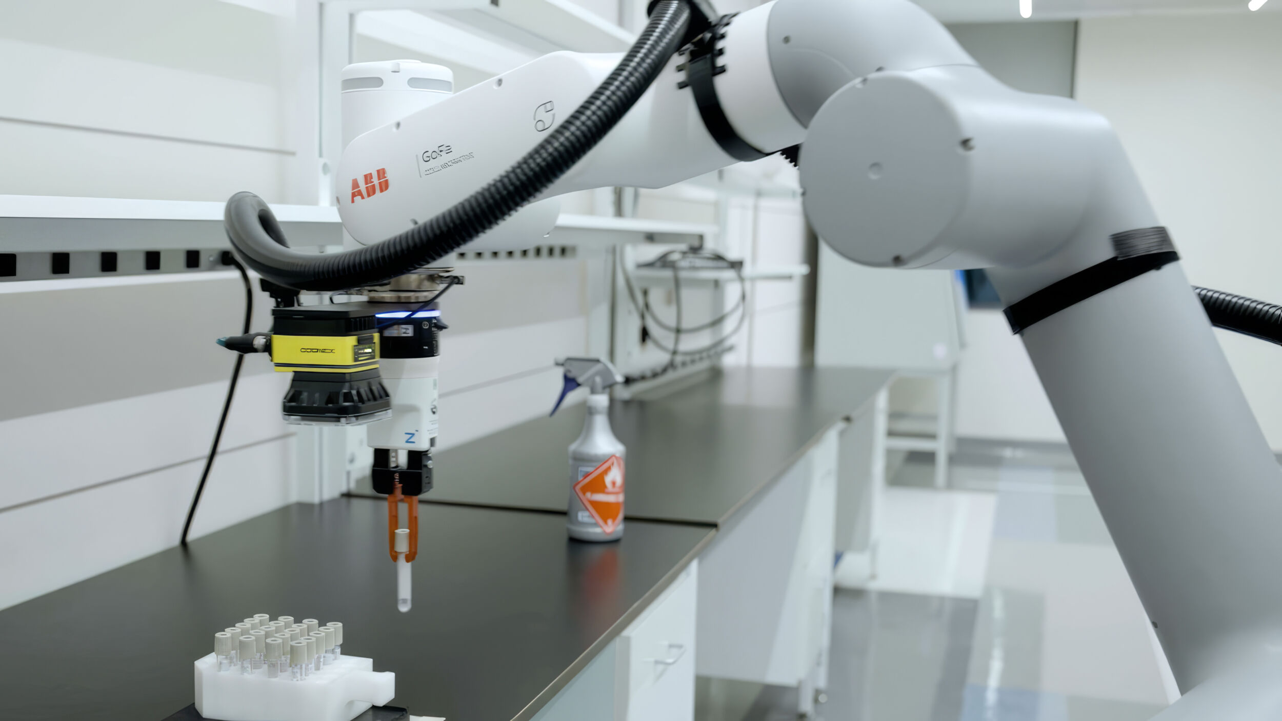 Physical AI für klinische Labore 5 260709 ABB Robotics Roche 1
