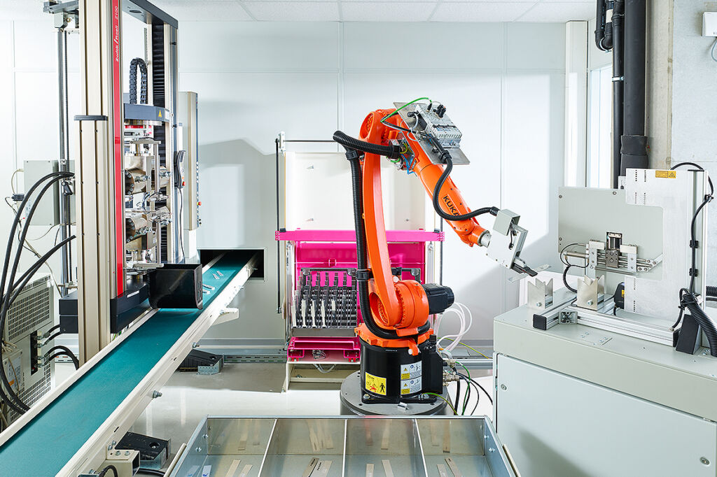 Vollautomatisierte Prüftechnik 1 ZwickRoell PR AMAG 1180px