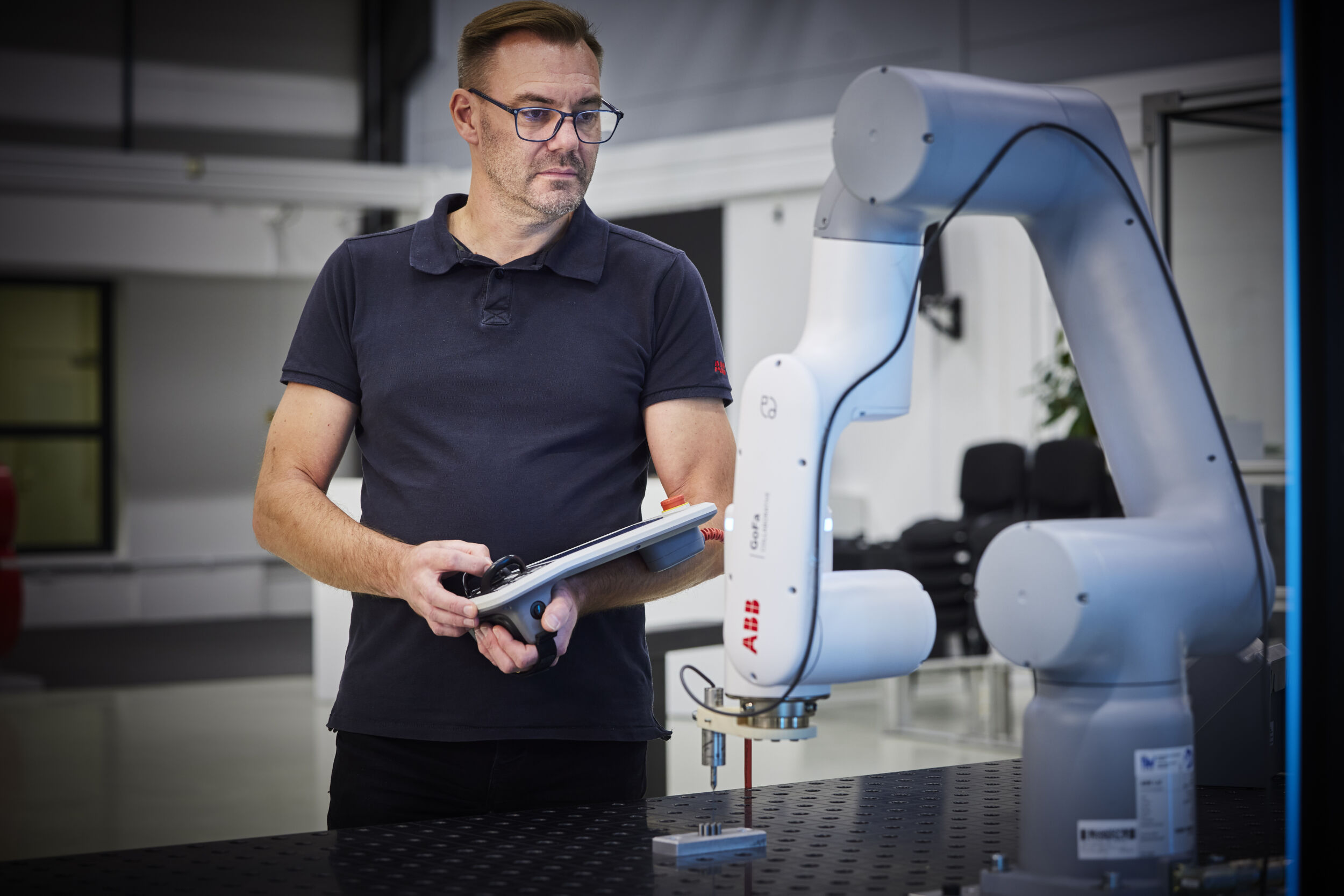 Bausteine für eine einfache Programmierung 8 Intuitive No-Code-Tools und KI-gestützte Software senken die Einstiegshürden in die Robotik und machen sie selbst für Anwenderinnen und Anwender ohne Programmierkenntnisse schnell zugänglich.