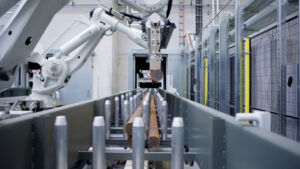 Automatisiertes Sägezentrum 7 260903 ABB Robotics Referenz Liebherr 5
